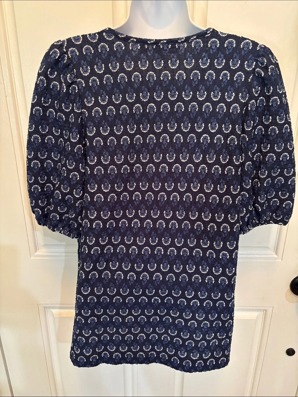 Ladies LOFT Navy and White Printed Tie-Neck Blouse Size M